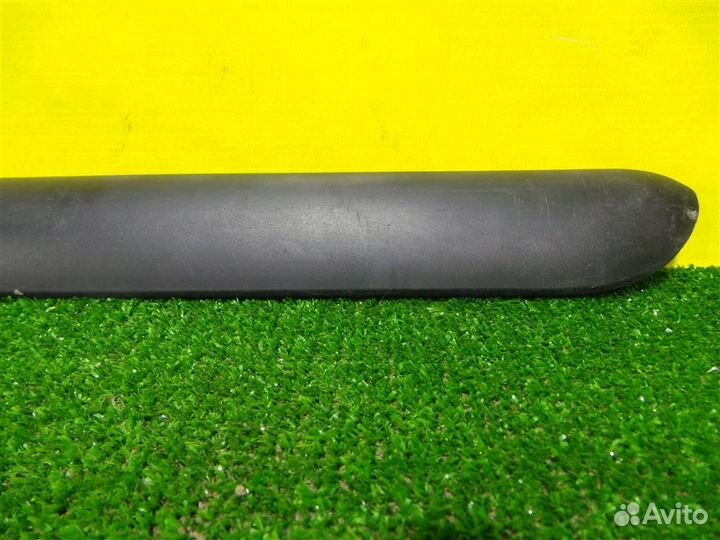 Накладка двери передней правой Peugeot 3008 2010