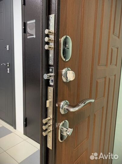 Входная дверь новая от производителя