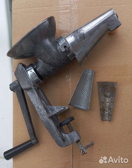 Мясорубка чугунная СССР