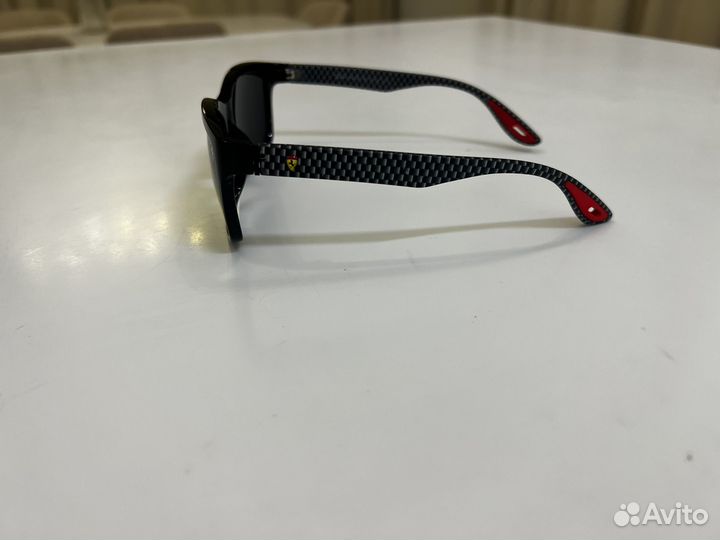 Солнцезащитные очки ferrari