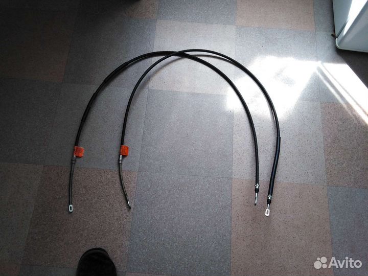 Трос привода ручного тормоза