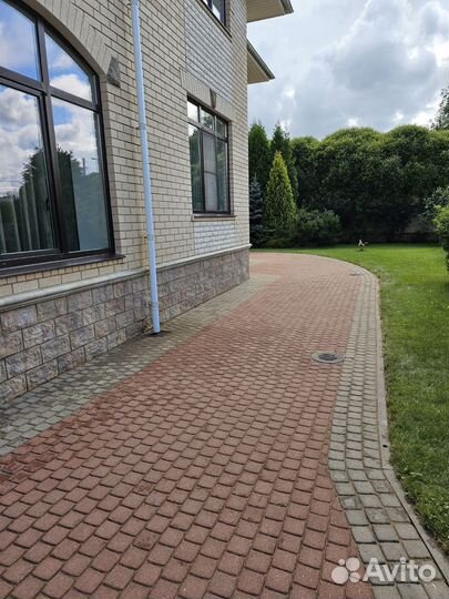 Чистка и мойка тротуарной плитки брусчатки