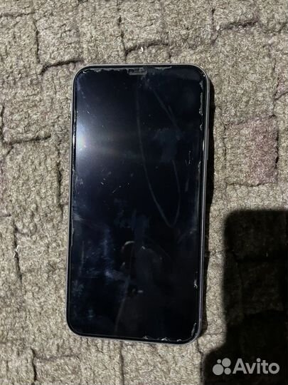 Телефон iPhone 11