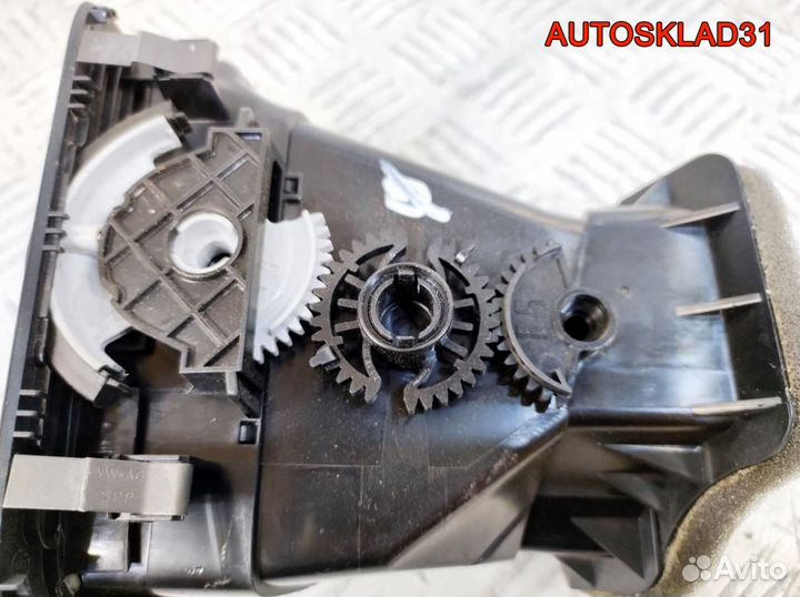 Дефлектор воздушный левый VW Golf 6 5K0819703K