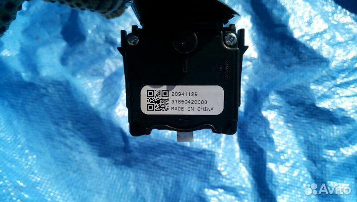 Переключатель поворотов подрулевой Opel Astra J 68