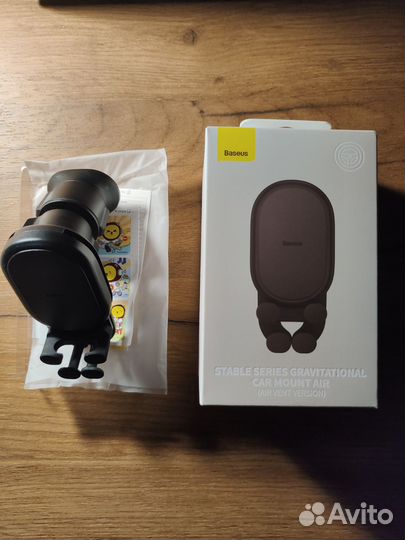 Гравитационный держатель для телефона в авто