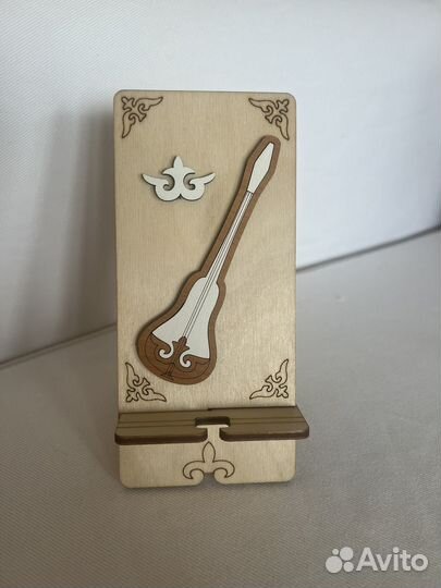 Деревянная подставка-сувенир для телефона Монголия