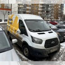 Водитель на авто компании Ford transit