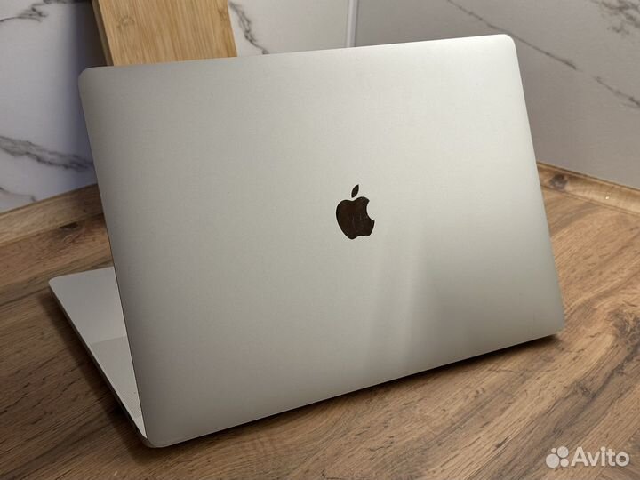 Macbook pro 16 2019 i7/Radeon 4gb/16/512gb