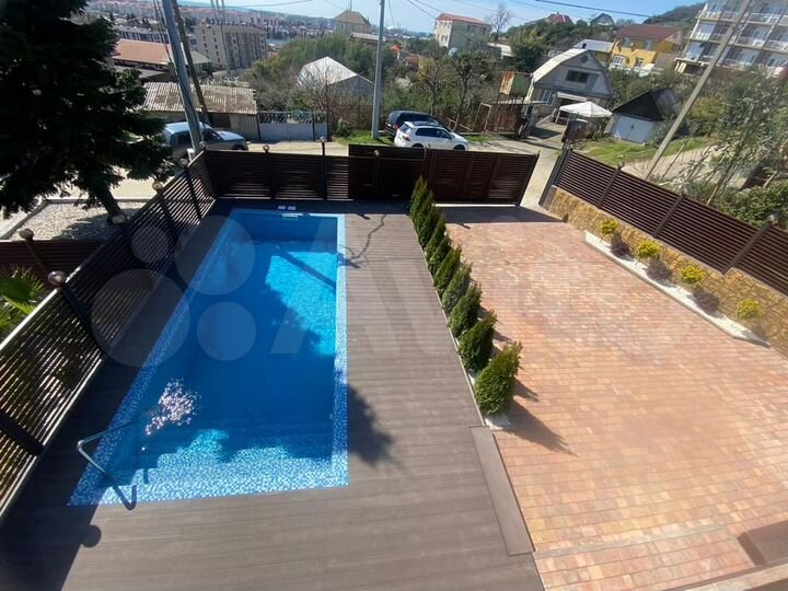 Дом 180 м² на участке 5 сот.