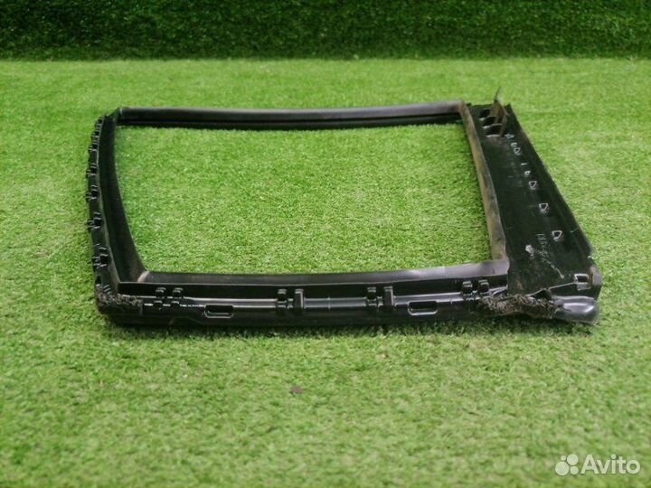 Уплотнитель стекла двери задний левый Toyota