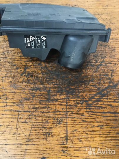 Корпус воздушного фильтра Mercedes E-Class W211