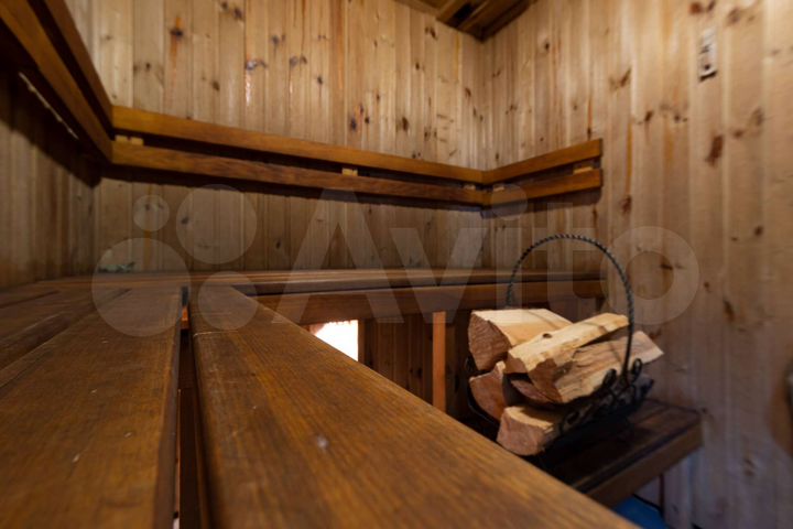 Коттедж 200 м² на участке 5 сот.