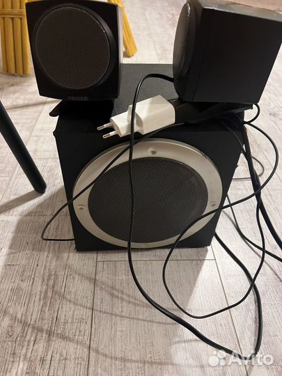Сабвуфер и пара колонок