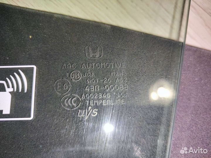 Стекло передней правой двери Honda civic 4D