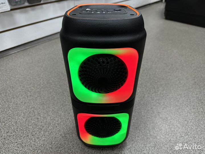Портатвиная колонка 37см 25 Ватт с микрофоном