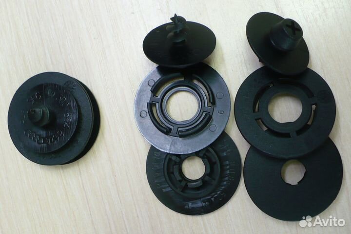 Клипса крепления напольного ковра