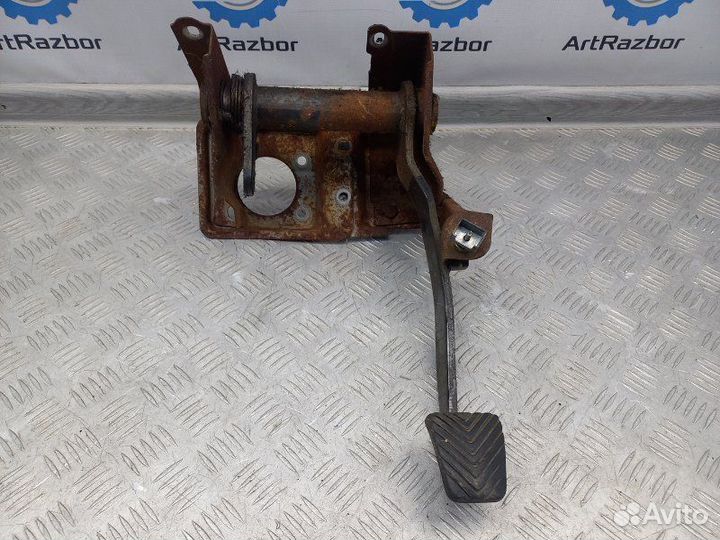 Педаль тормоза Hyundai Starex 1 2.5 D4BH 103 Л.С