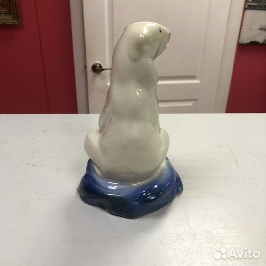 Фарфоровая фигурка 
