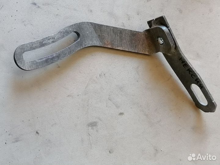 Кронштейн натяжит.ремня генерат. Daewoo Nexia 2007