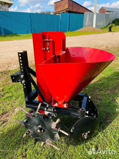 Картофелесажалка для мини трактора