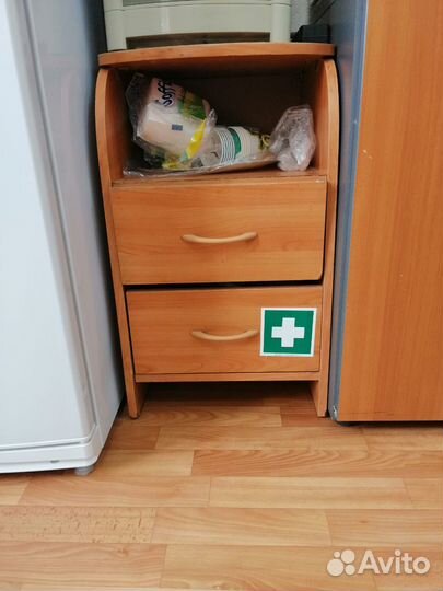 Продам тумбочка, полка навесная