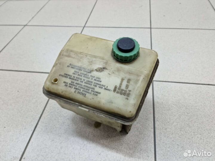 Увеличенный / Большой бачок гура на Audi 100/A6 C4