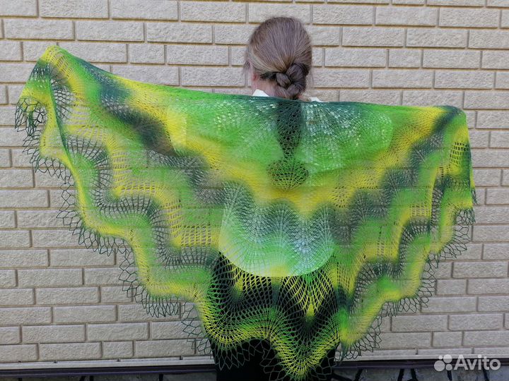 Шаль вязаная (ручная работа) из шерсти