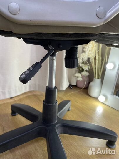 Офисное кресло