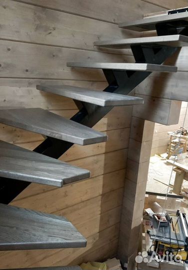 Перила деревянные с монтажем