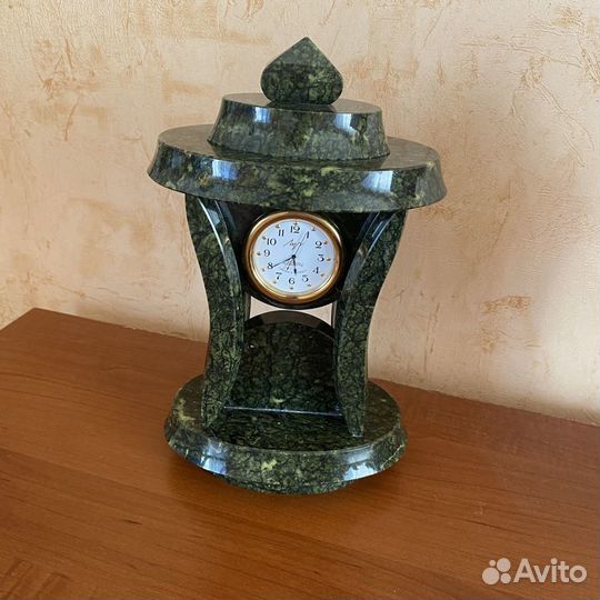 Настольные часы из природного камня