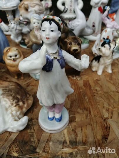 Фарфоровая статуэтка Дулево «Танцующая узбечка»