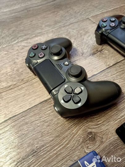 Sony PS4 PRO 1тб. Гарантия, два геймпада + игра