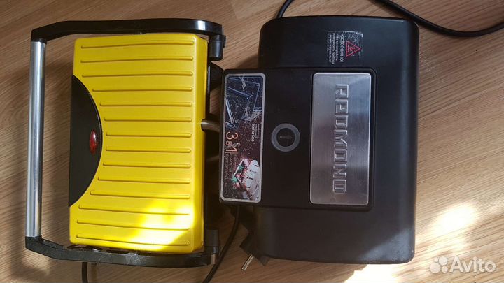 Вафельница Redmond