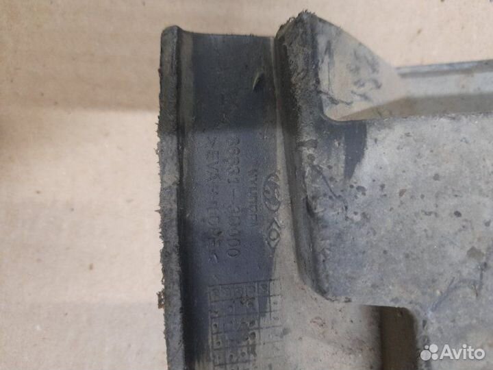 Брызговик передний левый Hyundai Sonata седан 2.0