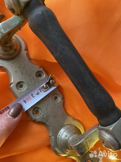 Старинная дверная ручка