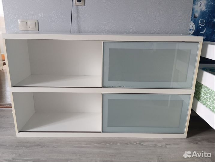 Полка навесная, тумба