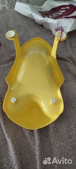 Нагрудник, ванночка, игрушки