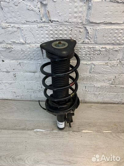 Стойка передняя левая Mazda 3 BK 2.0 2008