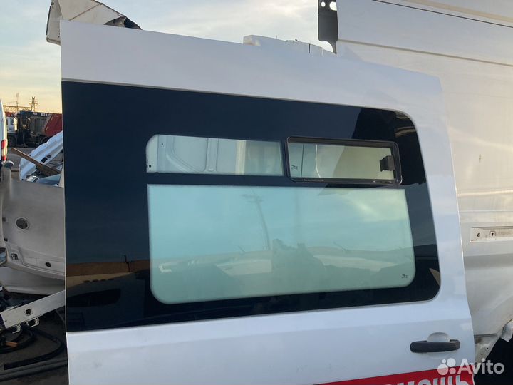 Стекло сдвижной двери на Форд Транзит