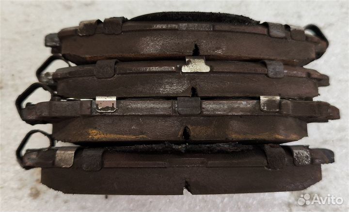 Колодки тормозные передние Toyota Prius ZVW30 2ZR