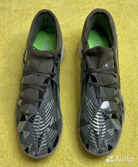 Футбольные бутсы сороконожки Adidas Predator