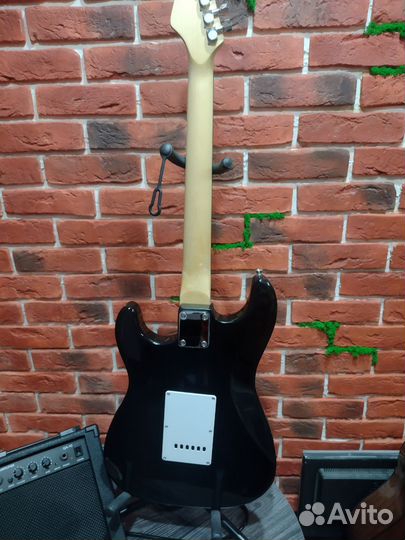 Электрогитара (новая) S-S-S