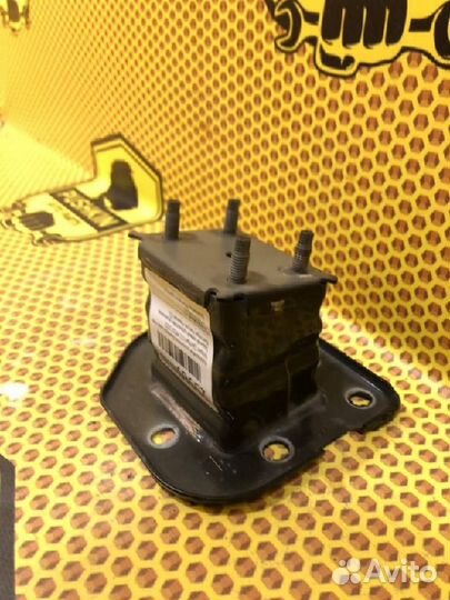 Кронштейн усилителя заднего бампера левый Nissan Qashqai