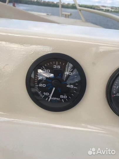 Амг катер Игуана