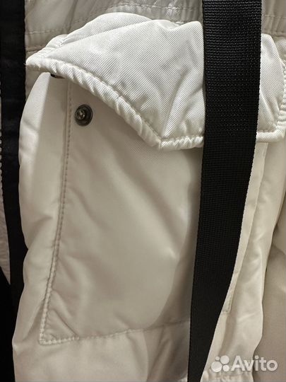 Пуховик Pinko 44 размер белый с черной подкладкой