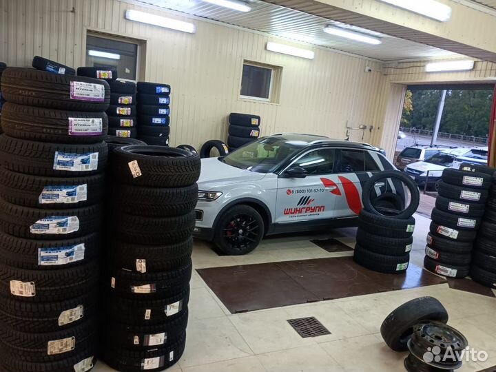 CST Medallion Winter WCP1 245/40 R18 97W