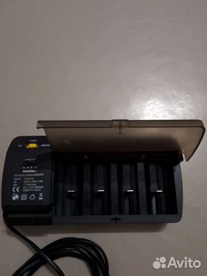 Универсальное зарядное устройство Camelion