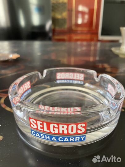 Стеклянная пепельница