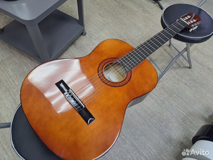 Гитара классическая с нейлоновыми струнами